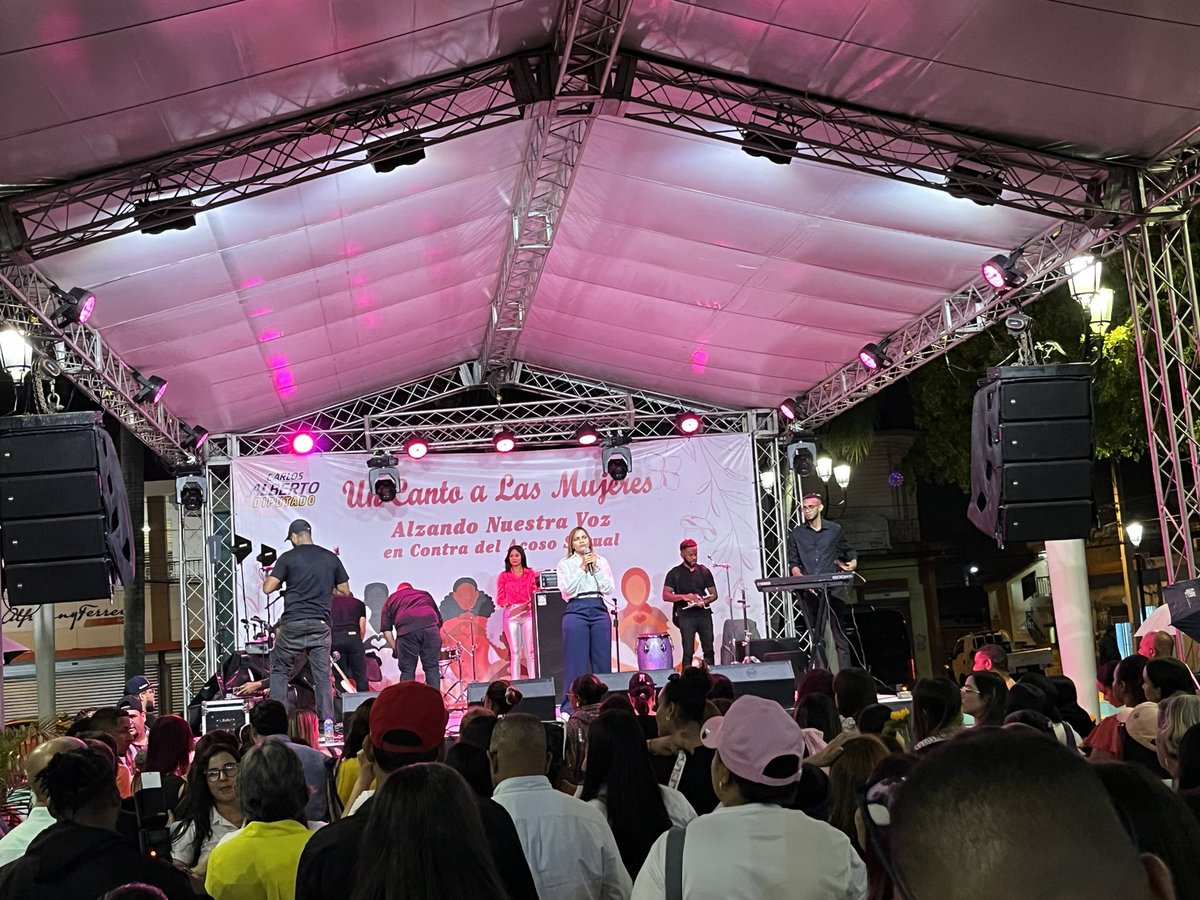Excelente concierto ofrecido por Techy Fatule anoche,  invitada por Carlos Alberto, en apoyo a las mujeres frente al acoso sexual. <a href="/CarlosAmaranteG/">Carlos Alberto</a> ha promovido un proyecto de ley para sancionar estas conductas abusivas, como diputado. Así se hace política: con propuestas.👏🏻👏🏻🤗.
