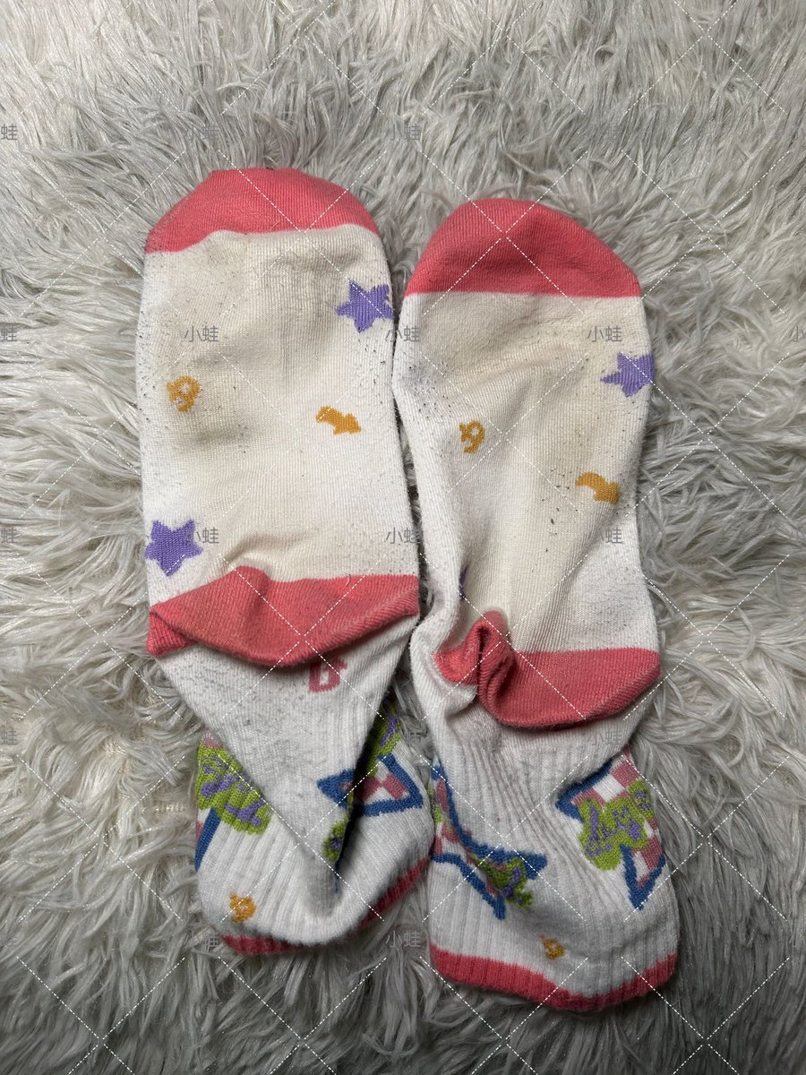 又是一波好评嘿嘿
p1 2内衣套装
p3 4五天棉袜
收到后又忍不住再次排队下单咯
 #原味 #原味卖家