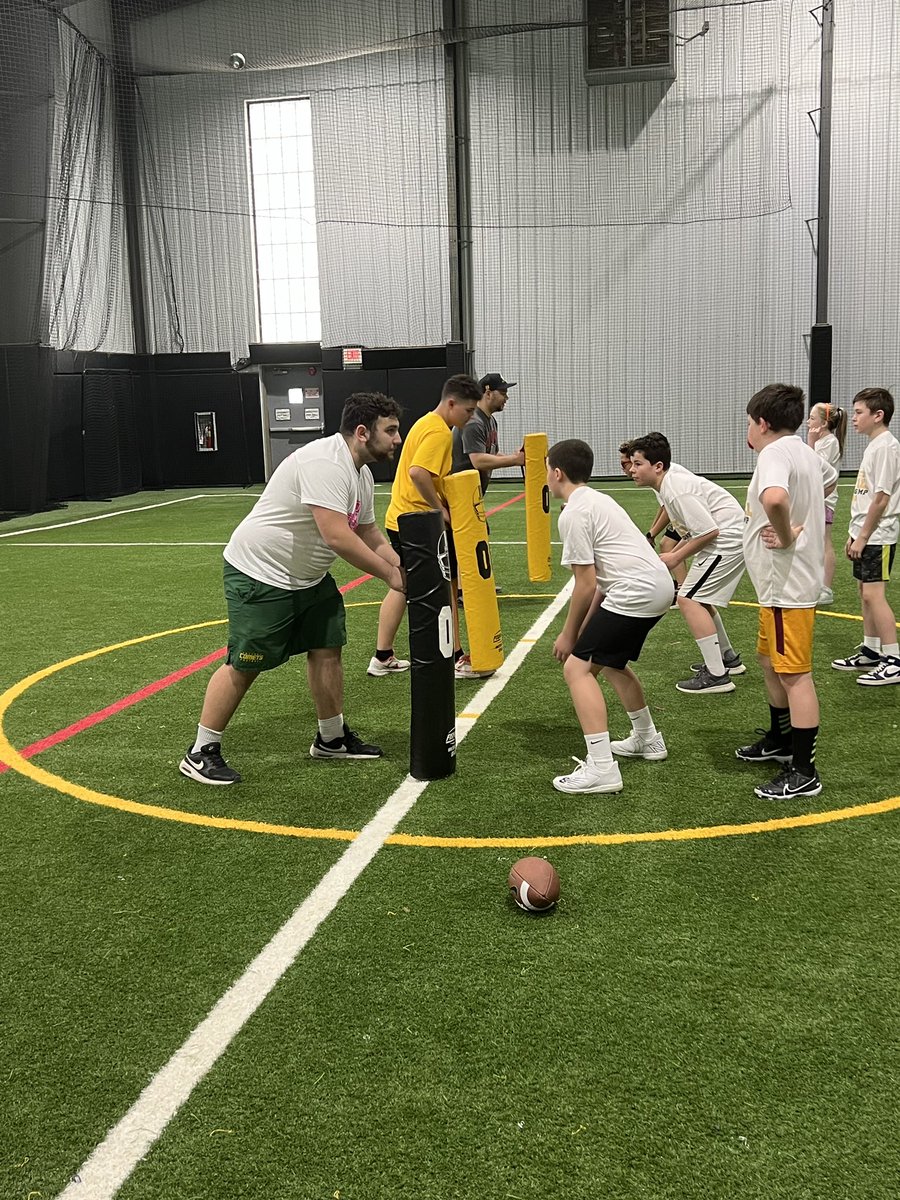 CoachTThome's tweet photo. Another day helping with Junior Comets! Thanks @Coach_DAndrea for helping and the pics! #PCE @SteeleComets @AmherstQb @AmherstFootball https://t.co/hzPtHnP2AL