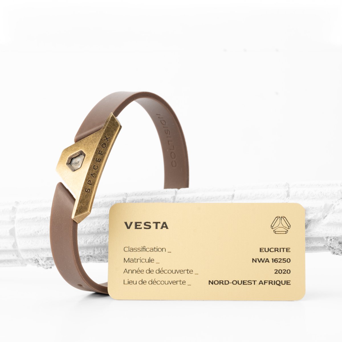 Portez un fragment de l'espace avec un bracelet unique intégrant un fragment d’Eucrite-melt breccia liée à l'astéroïde VESTA. Ajoutez une touche cosmique à votre style. ✨ #specialjewelry #bracelet #vesta #météorite