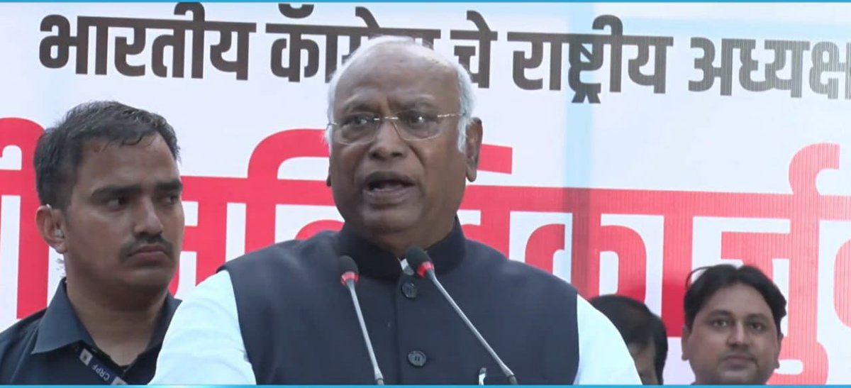 #Congress National President Mallikarjun Kharge addressed a campaign meeting today at Golibar Chowk in Nagpur. #MallikarjunKharge said, BJP and its leaders have made false promises to the people of India.