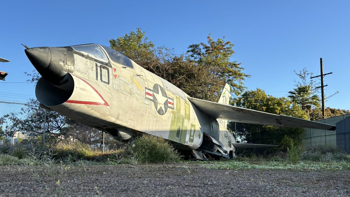 Boneyardsafari's tweet photo. Even chocked on the ground the Crusader looks fast, here is RF-8G 144617 of VMCJ-3. #f8 #f8crusader #rf8 #rf8g #vmcj3 #usmc #marineaviation #worldwideaircraftrecovery #flyingleatherneckaviationmuseum #aviationsafari #aviationpreservation #boneyardsafari https://t.co/RqAh2jMmom