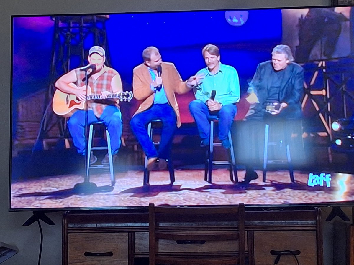 I said this once before I'm watching #bluecollarcomedy I wish they'd get together one last time for old time sake @GitRDoneLarry @billengvall @foxoutdoors & @Ron_White I love watching these guys