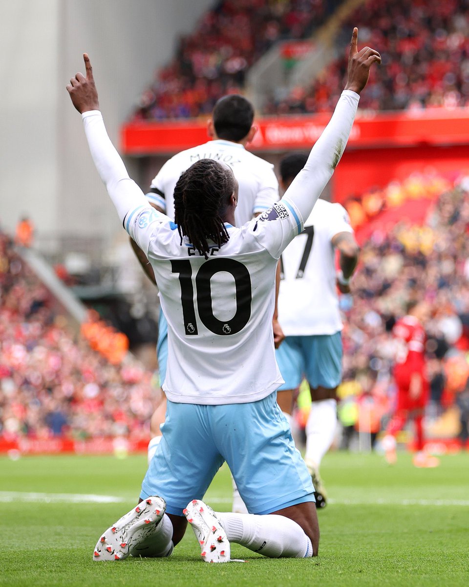 TCPalacePod's tweet photo. CRYSTAL FUCKING PALACE! 🤪

#LIVCRY #CPFC https://t.co/iFWFxlhy87