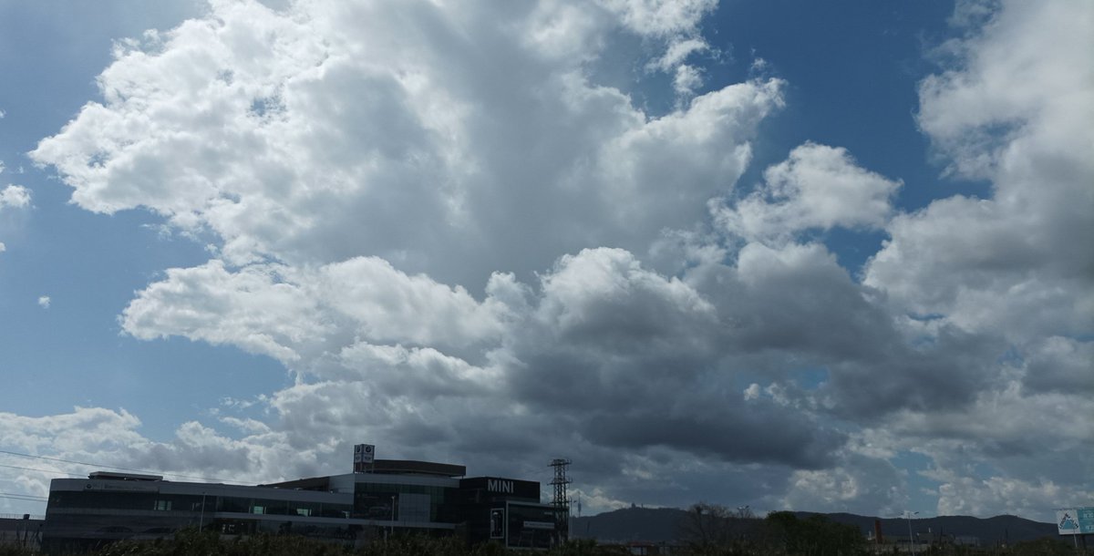 Cumulus spotted over Sant Adrià de Besòs, Spain, by @Alberu3