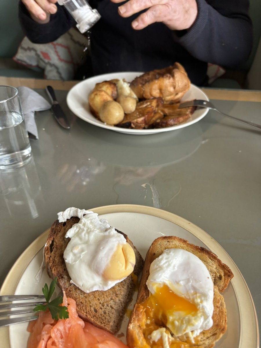rattycastle's tweet image. #Fieldsofgold #eastfellside on the way to @theoldvillageba  in Melmerby  Cumbria  #Sundaylunch