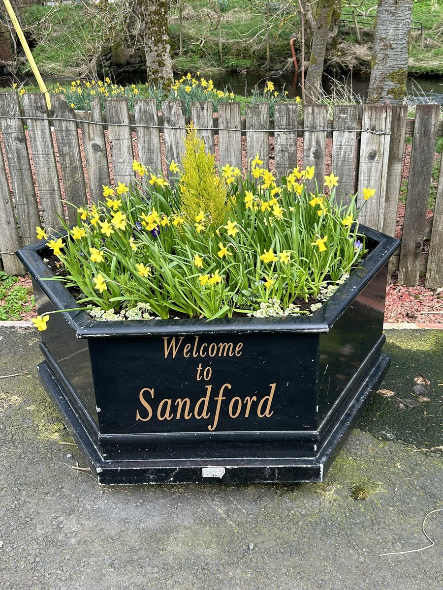 Beautiful afternoon campaigning in the village of Sandford. Thanks to everyone who spoke to us about the change they want to see here and across the country. 🌹💪