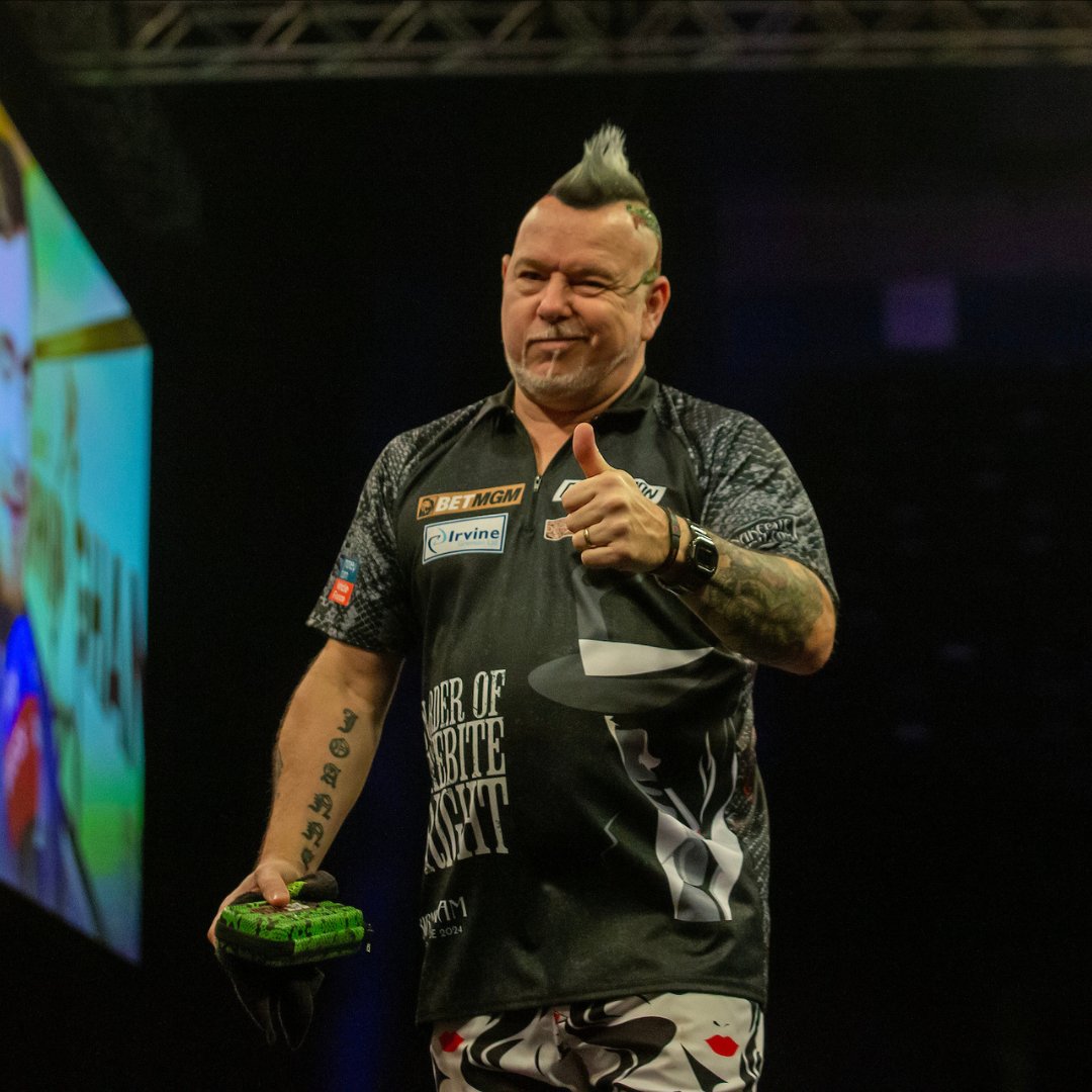 🎯| Peter Wright pinned the bullseye for a 130 finish in the 5th leg of his Quarter Final with Luke Humphries in Birmingham. Peter also broke the World Champion’s throw in the 2nd leg courtesy of an 80 checkout at the Utilita Arena.