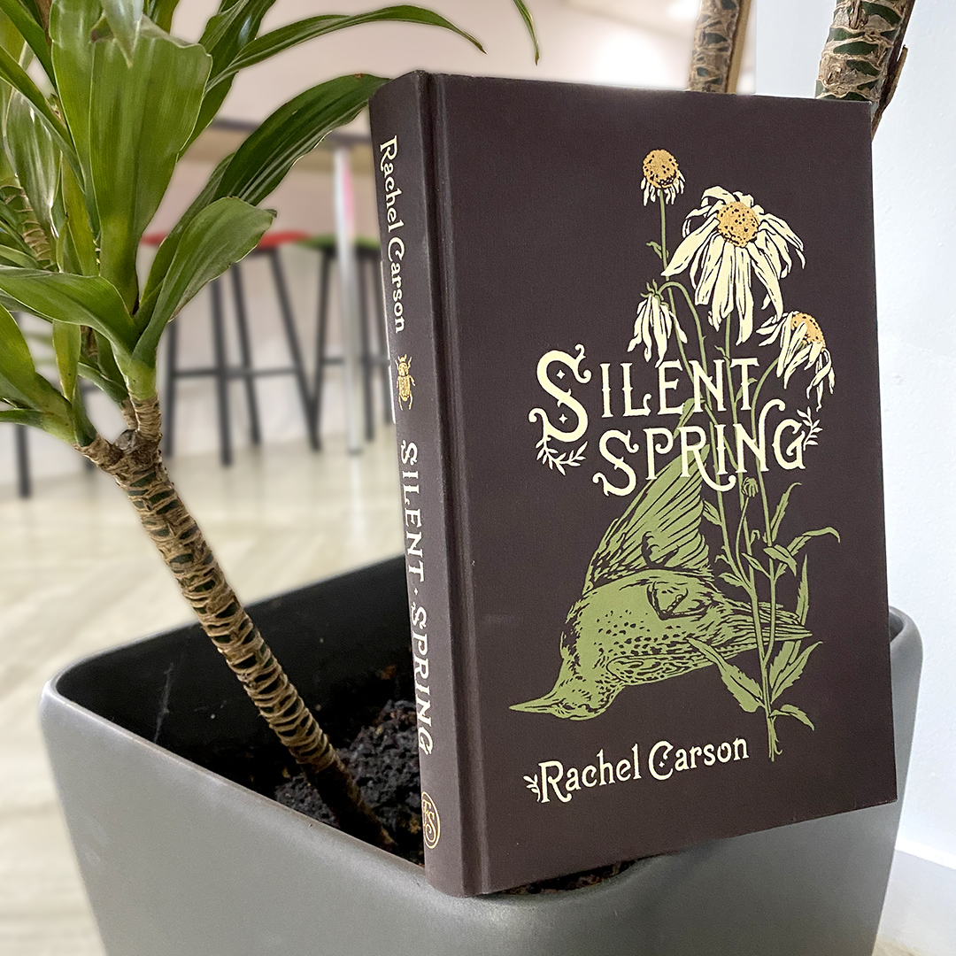 On this day in 1964, Rachel Carson passed away. Carson's Silent Spring is one of the most influential books of the 20th century that launched the environmental movement. This edition is illustrated by Teagan White. foliosociety.com/silent-spring.…