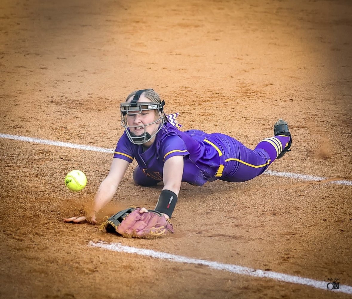 Happy Birthday to Lady Bulldog Madison Newton!   Hope you have a great day!! @MadisonNewie9 #dawgssb