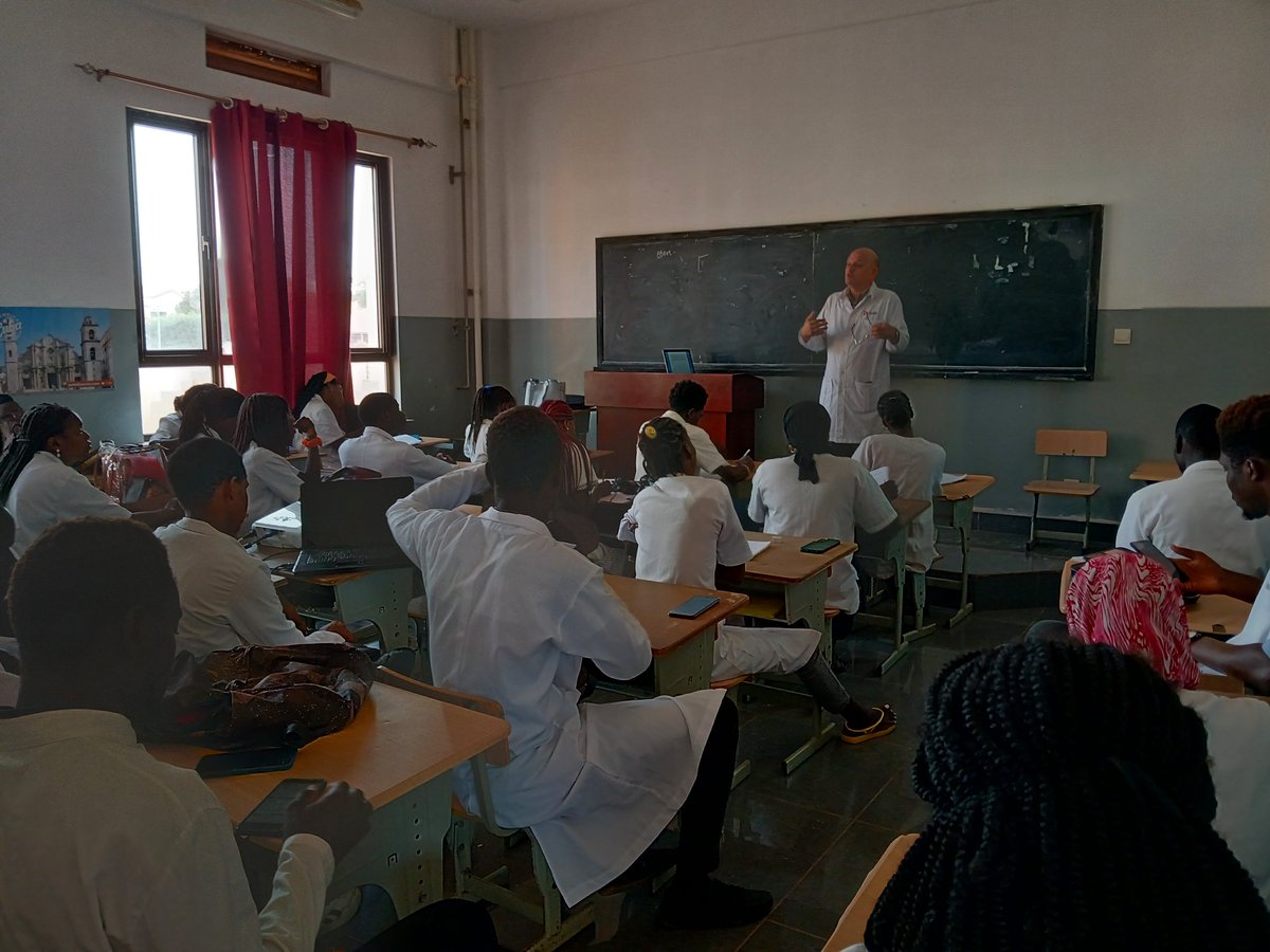 YamiAlv08191177's tweet photo. Desde la#BMCGuineaBissau, y teniendo en cuenta las palabras de 
Fidel Castro: “Practicamos nuestra solidaridad con hechos, no con bellas palabras"
#CubaCooperaveTR 
#CubaPorLaSalud https://t.co/TPbS2b7xah