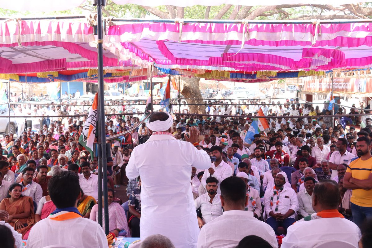 AbhijitRajINC's tweet photo. . @IYC President, @srinivasiyc, addressed an election meeting in unwavering support of IYC GS @RakshaRamaiah, who is a Congress candidate from Chikkaballapur. 

This is a call to action to stand up for what we believe in and support those who share our values. https://t.co/ks8MyF9r2a