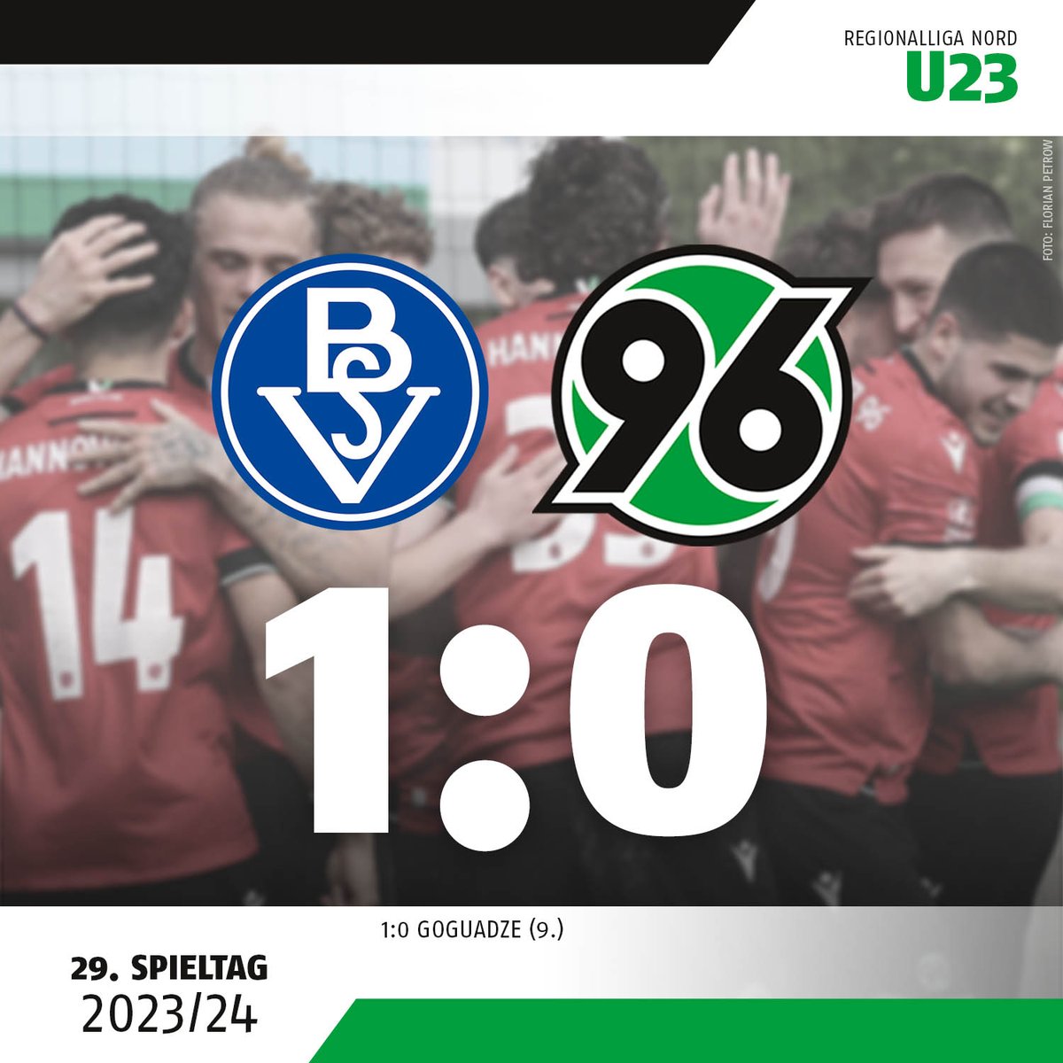 Das war knapp: unsere #96U23 verliert mit 0:1 beim @BremerSV. Unserer Mannschaft wünschen wir eine gute Rückreise in die #96Akademie. Kopf hoch, Männer, Ihr habt alles gegeben. 🦵💪🔥 #H96 #NiemalsAllein ⚫️⚪️💚