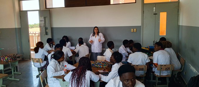 YamiAlv08191177's tweet photo. Desde la#BMCGuineaBissau, y teniendo en cuenta las palabras de 
Fidel Castro: “Practicamos nuestra solidaridad con hechos, no con bellas palabras"
#CubaCooperaveTR 
#CubaPorLaSalud https://t.co/TPbS2b7xah