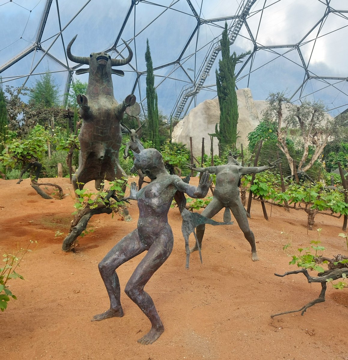 #AllMetalMonday #MythologyMonday In Cornwall's Eden Project, Dionysus - the personification of nature in its untamed state - gathers w his followers the Maenads to dance and writhe amongst the grapevines. Tim Shaw's sculptures of Bacchanalian revels are wild, mad, fantastic.