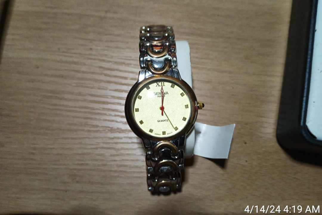 WeazelMart's tweet photo. Just listed on #ebay another Geneva Y2K collection watchset. Matching silver watches for his and her, comes in a black case. Ships via #usps. https://t.co/BGO7puyVBn @eBay https://t.co/AF8imywK0N