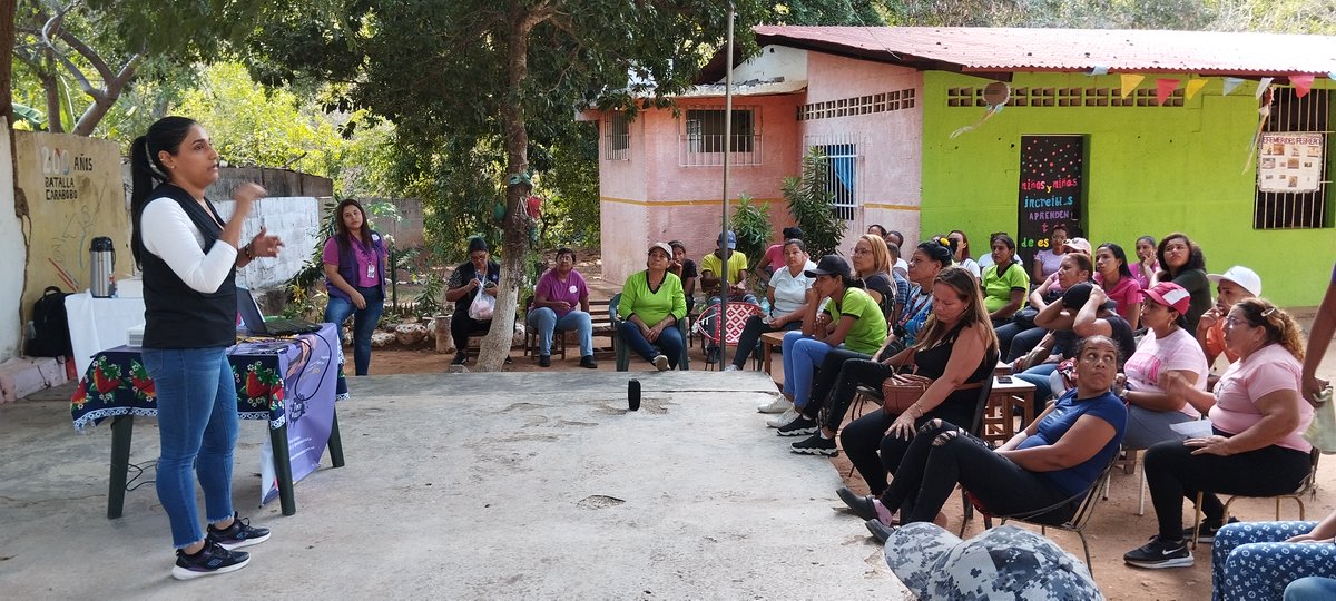 entintavioleta's tweet photo. 🪁 En Cumaná #Sucre el equipo de Tinta Violeta Sucre realizó un Diálogo Reflexivo sobre la “Ruta de Atención Legal ante la Violencia contra la Niñez”.

💙 La actividad se realizó en el Espacio Comunitario El Tacal II y contó con la participación de mujeres y hombres del sector https://t.co/sMxBFwWR1u