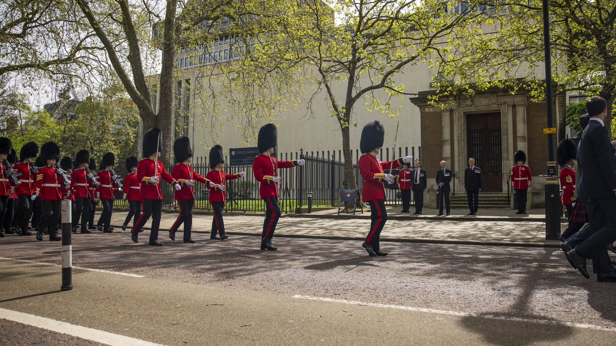 The @scots_guards annual remembrance parade witnessed HRH The Duke of Kent’s final day as Colonel of the Regiment after a remarkable 50 years of devoted service. The Regimental family gathered in their hundreds to say heartfelt thanks & bid farewell. @britisharmy @RoyalFamily