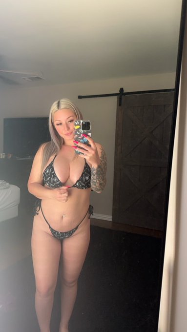 Happy Sunday https://t.co/RiYLEtkTPj