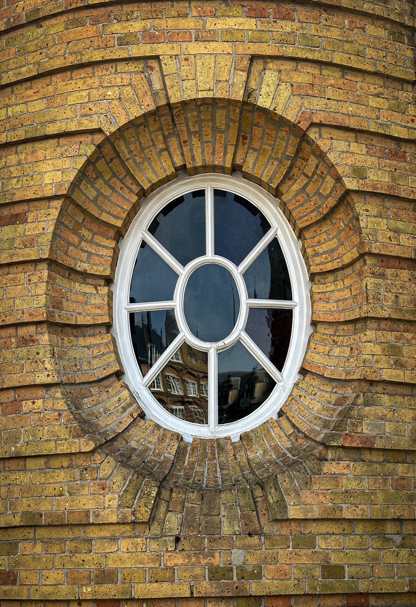 PercyFagg's tweet photo. #AlphabeCallenge #WeekO Oval window: Ypres, Belgium https://t.co/eKVkQMi5pd