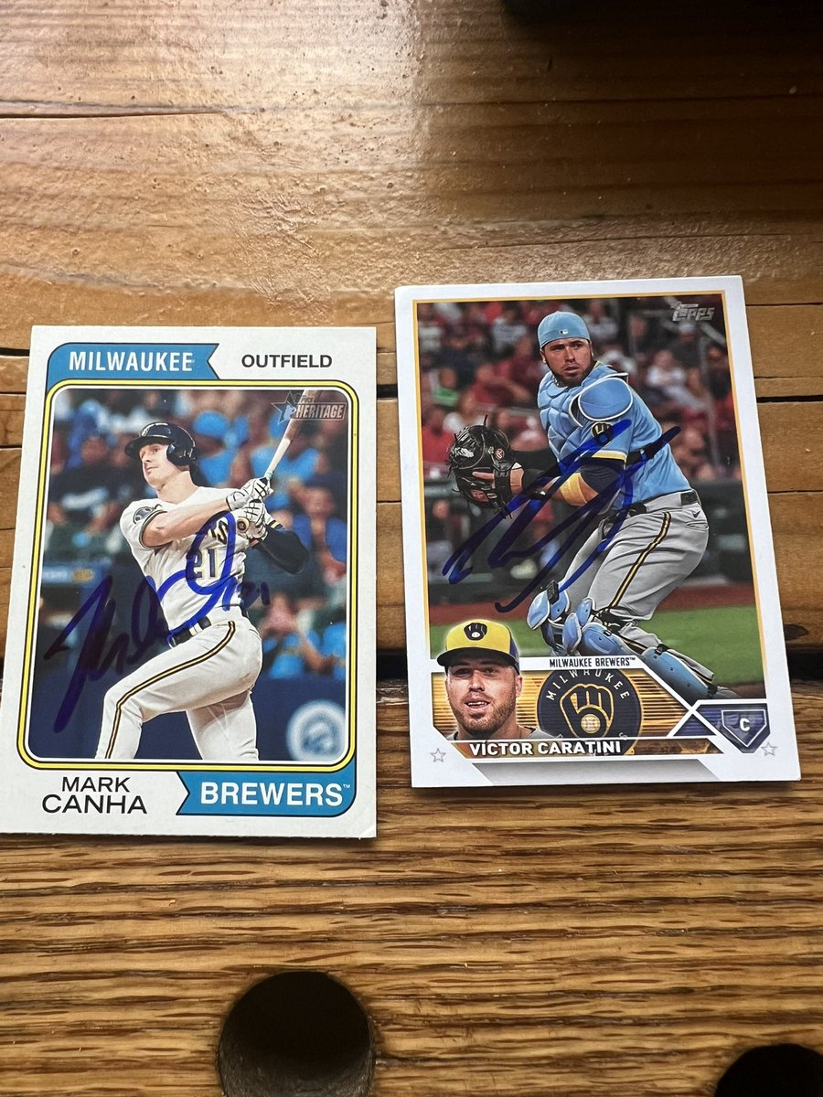 Pleased that yesterday’s mail brought back a couple more recent players for my all-time @Brewers autograph project. Thanks Mark and Victor!