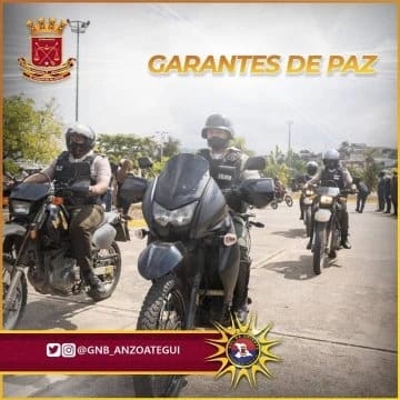 Efectivos militares del @CAnzoategui52  están comprometidos con la seguridad de nuestro pueblo Anzoátiguense. Somos garantes de paz.
