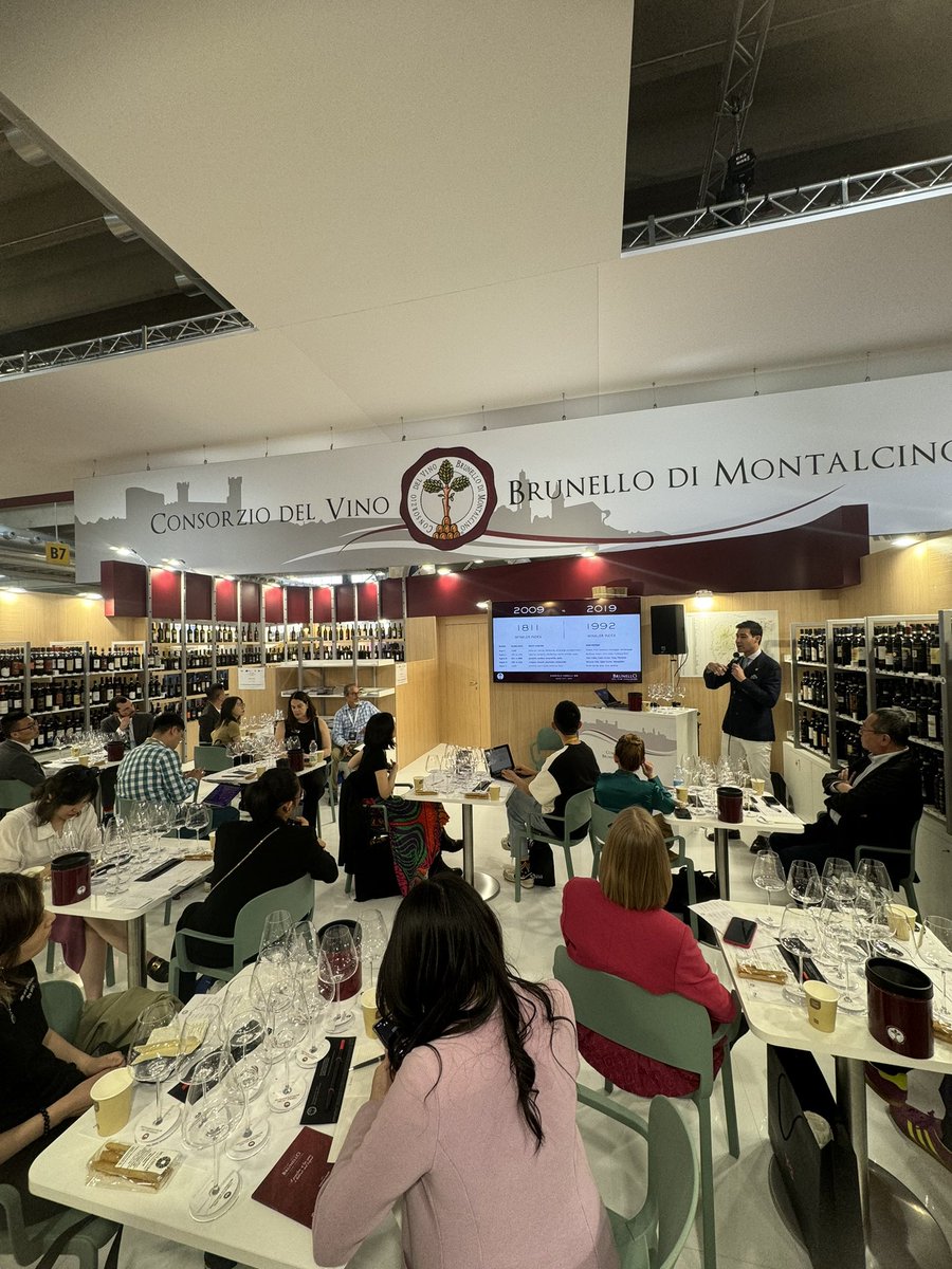 First day of @VinitalyTasting with the masterclass hosted by @gabrielegorelli MW Brunello Ten Year Challenge 2009-2019