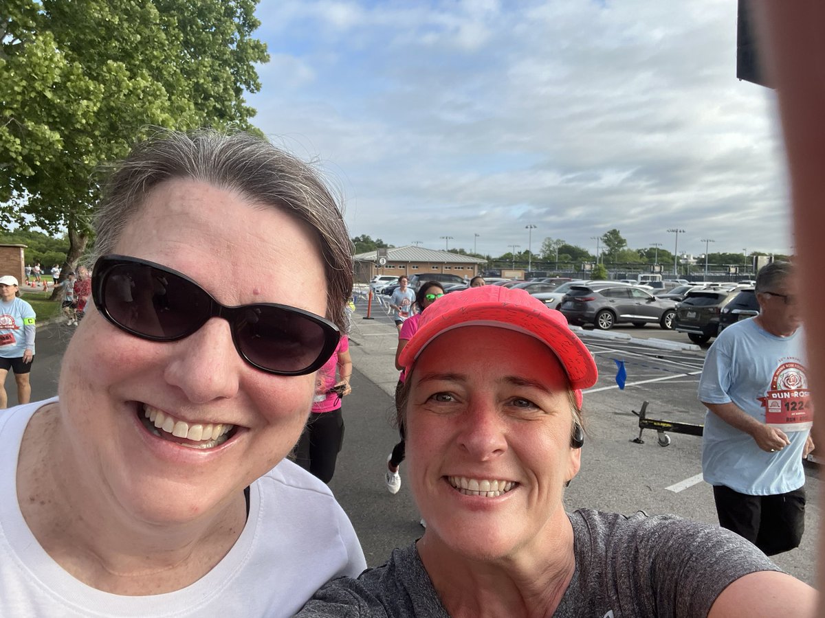 adittmar's tweet photo. 1st 5k since getting back to running this year in the books!A great event for a great cause with 2500+ people crossing the finish line on the @RiceFootball 50 yard line. #RunfortheRose @RiceUniversity @RiceAthletics https://t.co/FbSZ6boE3D
