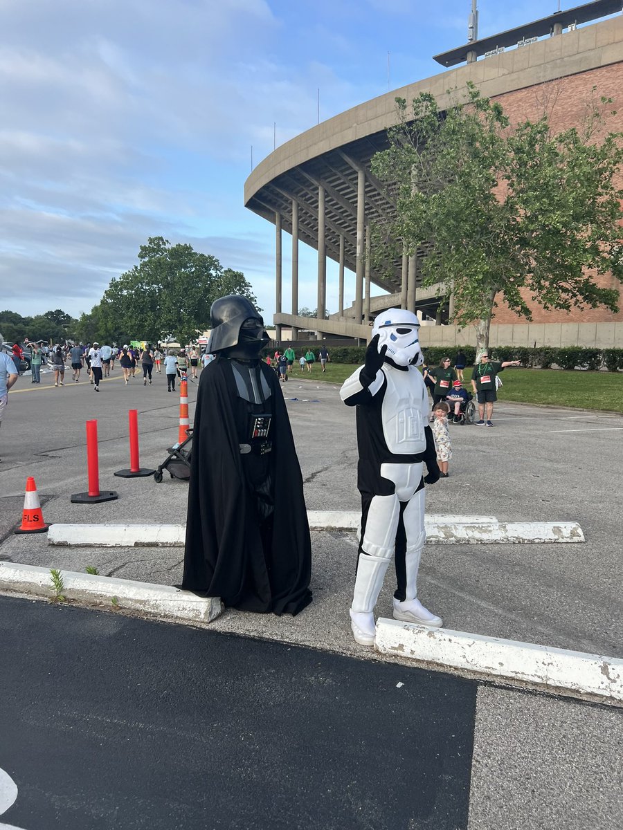 adittmar's tweet photo. 1st 5k since getting back to running this year in the books!A great event for a great cause with 2500+ people crossing the finish line on the @RiceFootball 50 yard line. #RunfortheRose @RiceUniversity @RiceAthletics https://t.co/FbSZ6boE3D