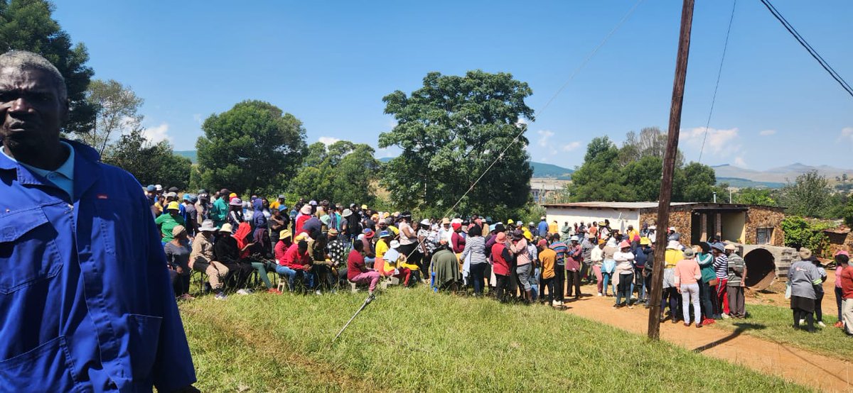 [JUST IN] The situation is tense in Moremela village next to Matibidi which is about 36 kilometres from Graskop in Mpumalanga, as residents are burning houses of other residents who are believed to be housing illegal immigrants involved in illegal mining. One of the community…