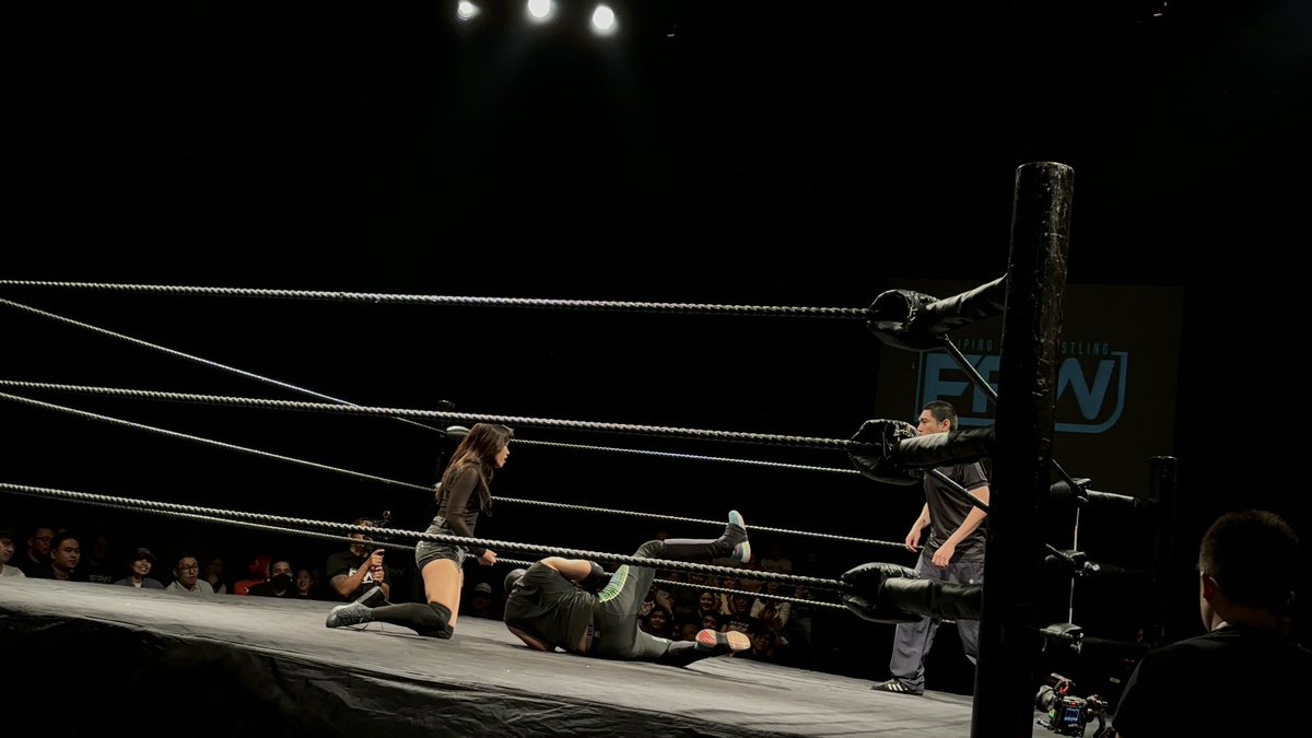 roxy reeves tweet media