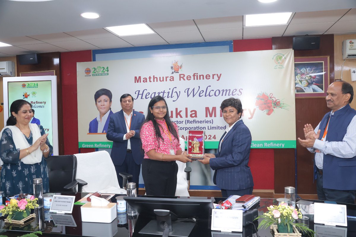 Engaging interactions with the future leaders at @IndianOilcl's Mathura Refinery. Advised the newly joined officers to embrace learning at every step, recognizing their pivotal role in shaping IOC's future. I also met with the women officers acknowledging their dedication and…