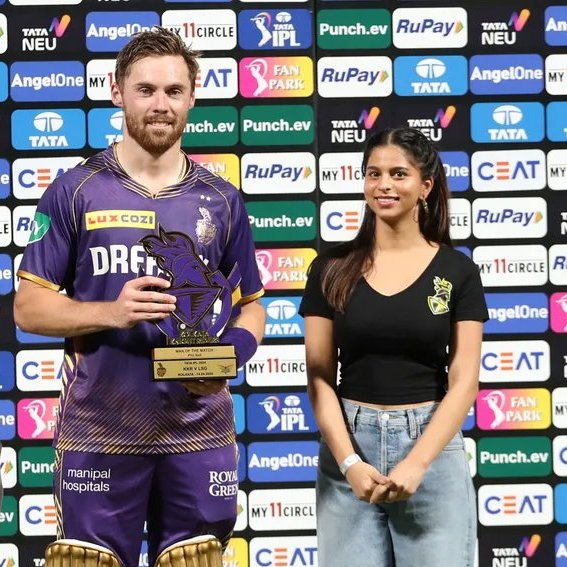 KKR_Xtra's tweet photo. Suhana Khan poses with Phil Salt. https://t.co/wysLaKVN37