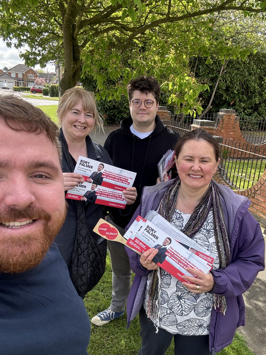 Great to be out in Mountsorrel for @MidLeics_Labour. Wonderful response and some great discussions about change and the future of community policing with @Rory_Palmer 🌹