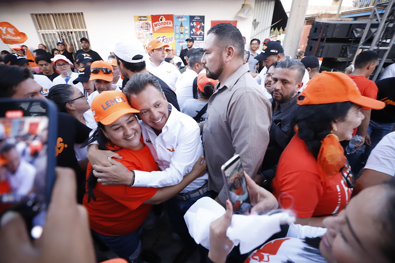 PabloLemusN's tweet photo. Con mucha humildad agradecemos el apoyo de las y los jaliscienses, por confiar en nuestro proyecto, respaldado por las mejores propuestas y resultados tangibles de buenos gobiernos.

Amamos a nuestra tierra y queremos lo mejor para todas y todos. ¿Quién jala? Para seguir poniendo el corazón ❤️ y trabajar bien y de buenas por nuestro estado: Y🧡 Jalisco.

¡Ánimo, vamos a ganar!, buen domingo.

#SiempreMejores
#SiempreJalisco
#YoJalisco