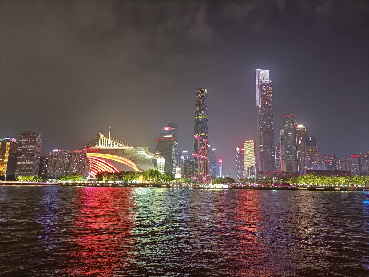 hrbin_'s tweet photo. 我愿意做一枚白昼的月亮
不求炫目的荣华
不淆世俗的潮浪 https://t.co/DuK4inm8UG