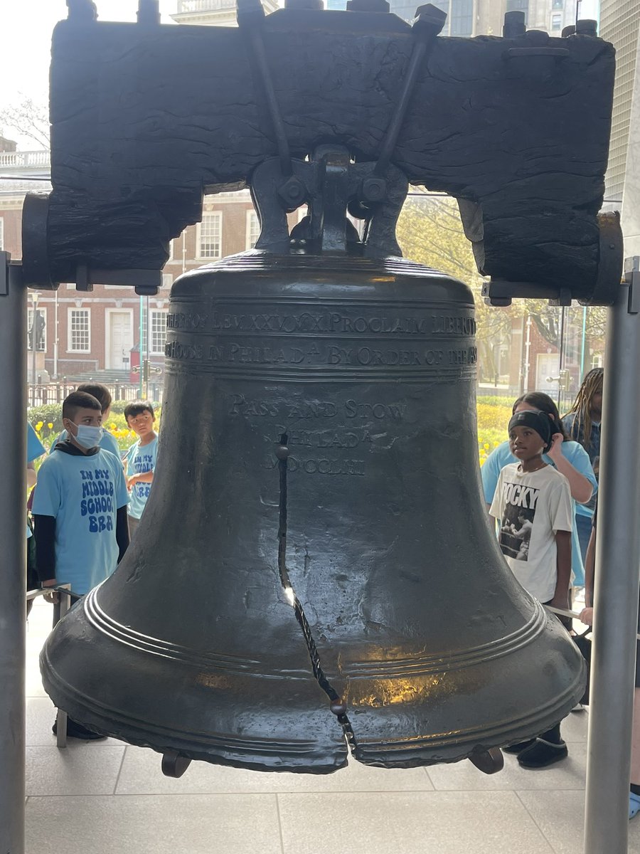 ms_audreyadams's tweet photo. A successful 5th grade trip to Philly!! Beautiful weather, historic sites, and lots of smiles 🔔💚📜 🦅  Proud of these kids!! @Berkshire_BCPS https://t.co/9J8OJGVja4