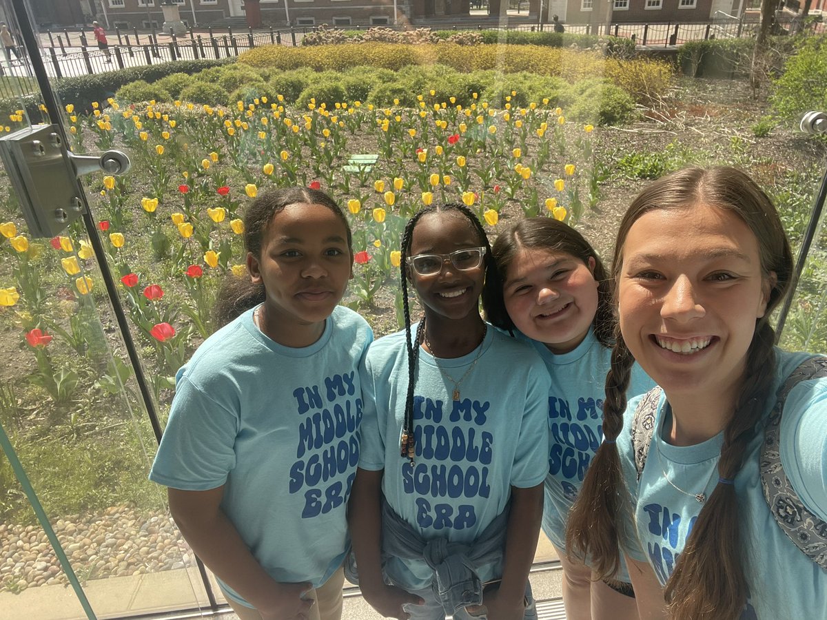 ms_audreyadams's tweet photo. A successful 5th grade trip to Philly!! Beautiful weather, historic sites, and lots of smiles 🔔💚📜 🦅  Proud of these kids!! @Berkshire_BCPS https://t.co/9J8OJGVja4