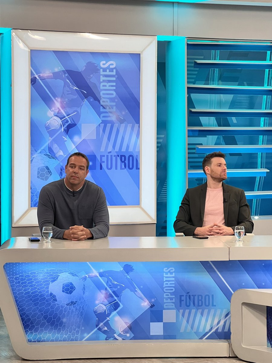 “Yo no aflojo nunca. Hago lo que le gusta y pienso las 24 horas del día en Peñarol. Vengo de la Ciudad Deportiva que fui a ver jugar a los gurises del club” 🗣️ Ignacio Ruglio en #PuntoPenalEnEl10