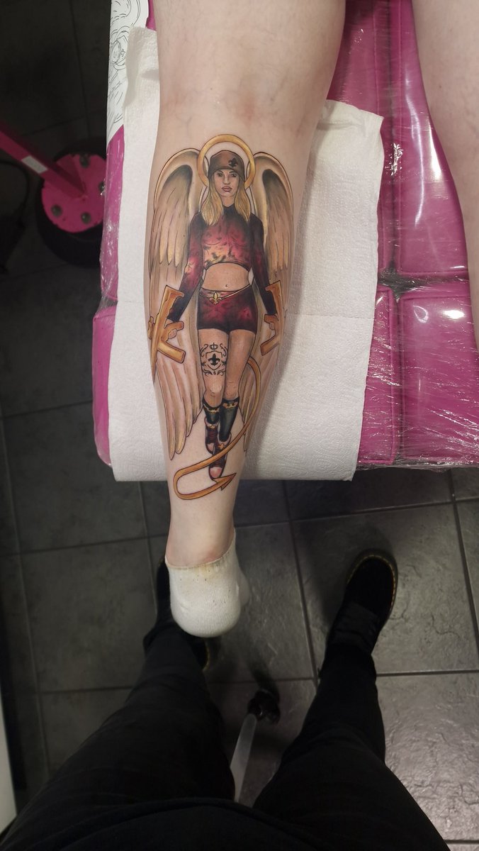 StonedSpyro's tweet photo. @SaintsRow as a long time lover of the franchise since I was a child, I felt like this should be the start of my leg sleeve.

Thanks for creating a hilariously stupid but fun set of games with some crazy story and weapons. I was torn between this and a giant purple dildo bat 😂💜 https://t.co/xxJZjA34Rg