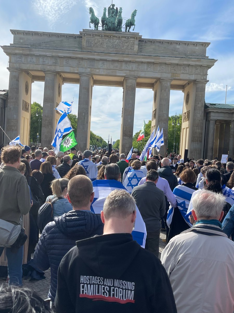 Wichtige Solidaritätsdemonstration mit Israel, heute in #Berlin Mit kraftvollen Reden u.a. von @Volker_Beck und @fuecks #AmIsraelChai