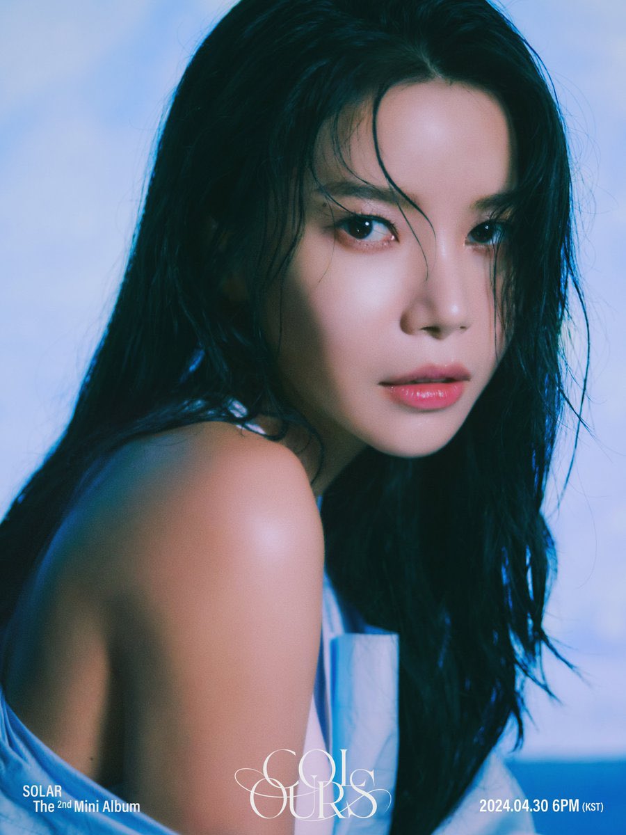 kchartsmaster's tweet photo. MAMAMOO’s SOLAR shares ‘Midnight Blue’ concept photo for ‘COLOURS.’ https://t.co/vRoE1vpg24
