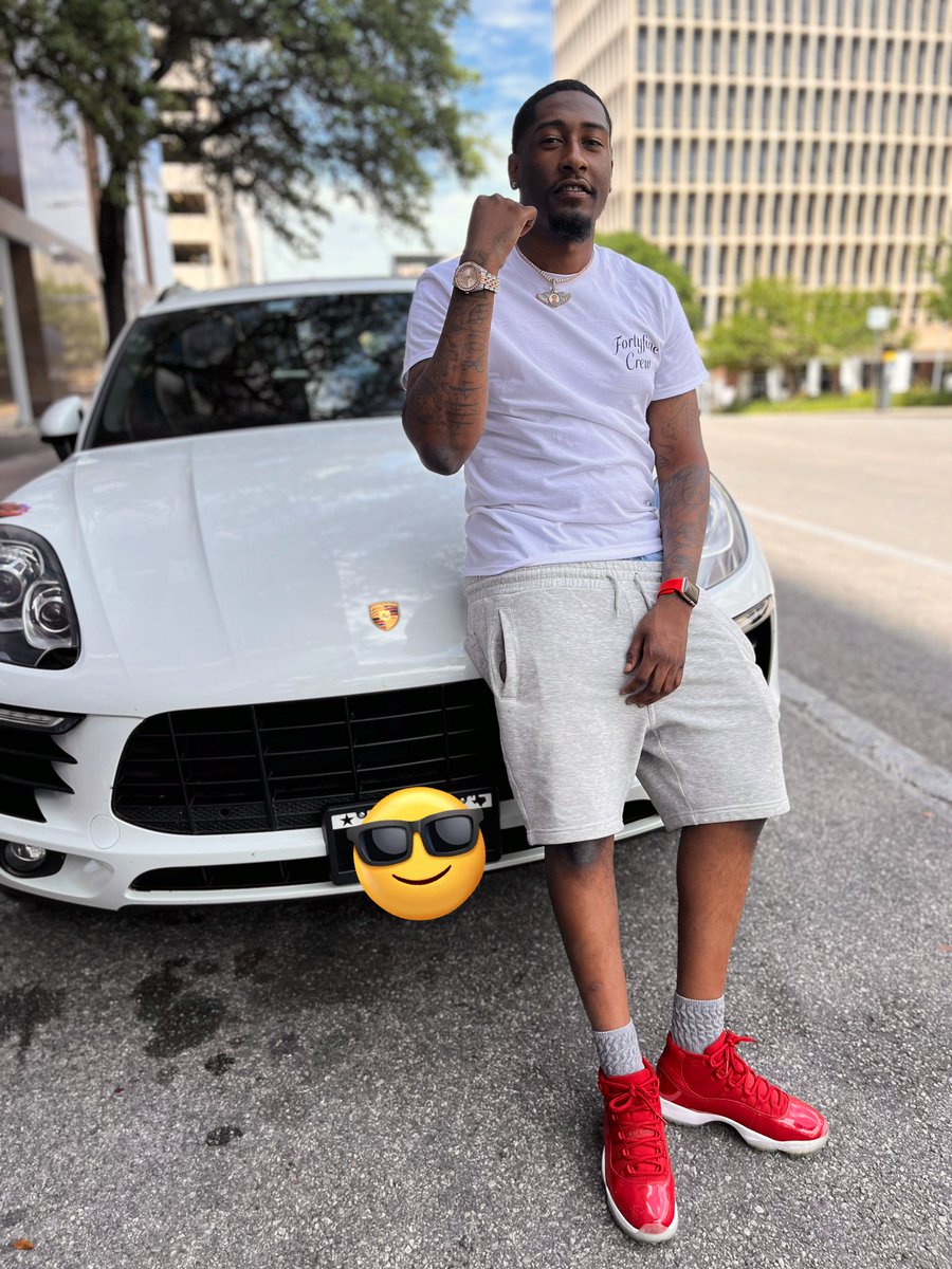 BankrollQuincy's tweet photo. Bitch don’t give me that extra you know how I’m coming you know I don’t play that 🅿️🎯 #GetWright🖤#YceoBandKamp10:8🎯 https://t.co/XVLLx437oa