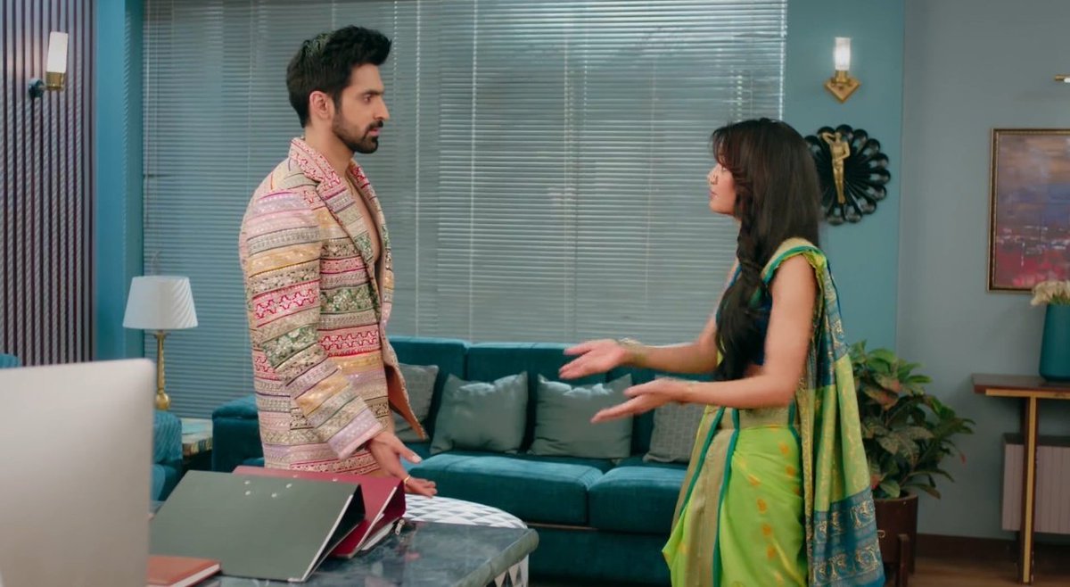 Confusion hides the real culprit! 🕵️‍♂️
V - 'Unka naam hai papers pe!'
A - 'Nhi aapki mom ne kuch nhi Kiya h, Naam toh aapka v tha, King Virat Corporation jispe maine bharosa kiya tha, kaagaz pe nahi. Uspe bharosa karungi jo mere samne hai.'🥹♥️
#KaiseMujheTumMilGaye #AmVira #SriJit