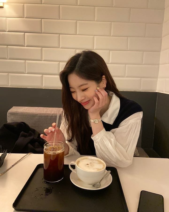 outrodhk's tweet photo. still thee best girlfriend dahyun photo https://t.co/O1pQMEMMs4
