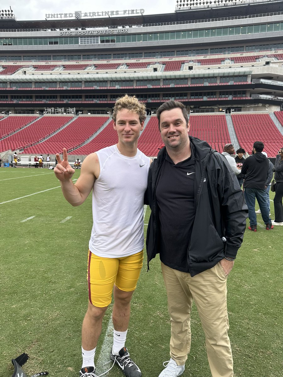 Great time visiting @USC with @Christian2025_ this weekend. Glad I was able to see a former player play as QB1 at such a historic program. #FightOn ✌️ @uscfb @millermoss7