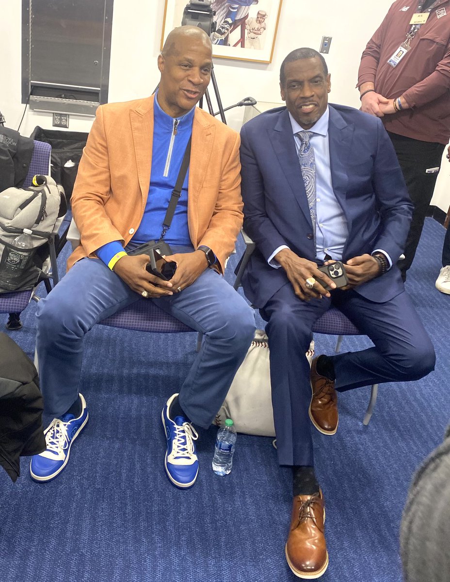 This is special! Number retirement day for @DocGooden16 and a surprise appearance by Darryl Strawberry. Great to see a healthy Darryl. @mets