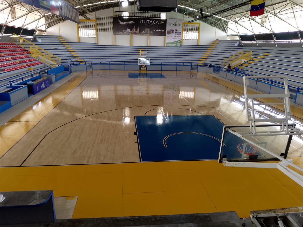 GianniPatino's tweet photo. Listo el escenario para el máximo ganador de Venezuela @marinosweb . RUTACA SPORT ARENA !! @RutacaAirlines 🔥🔥🏀🏀 https://t.co/NPlVjcyu0K
