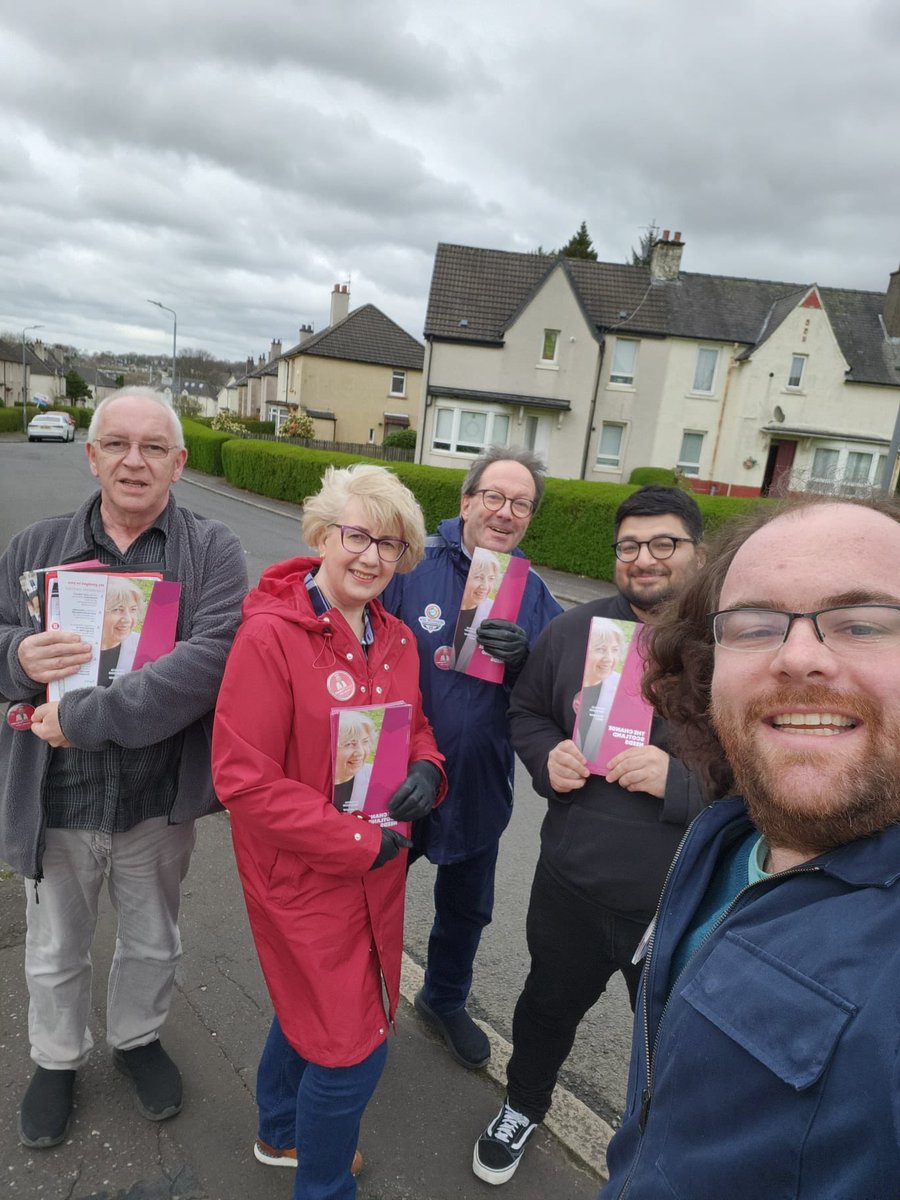 Another blowy day, this time in Knightswood. People raising concerns about the NHS and about potholes and bins. Thanks to everyone who took the time to talk with us today.