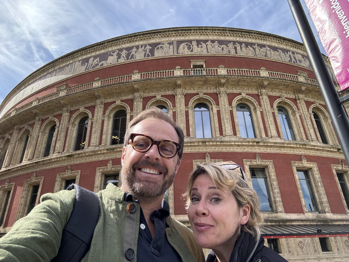 They’re back! Love this photo! 

@LinziHateley &amp; <a href="/alasdairharvey/">Alasdair Harvey</a> 

📸 - <a href="/alasdairharvey/">Alasdair Harvey</a>